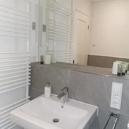 Exklusives Studioapartment - In Traumhafter Lage Direkt Am Halensee * ברלין